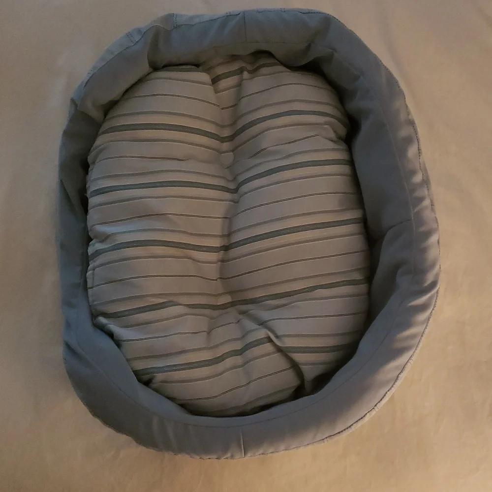 Boots & Barkley Plaid Pet Bed - Preloved